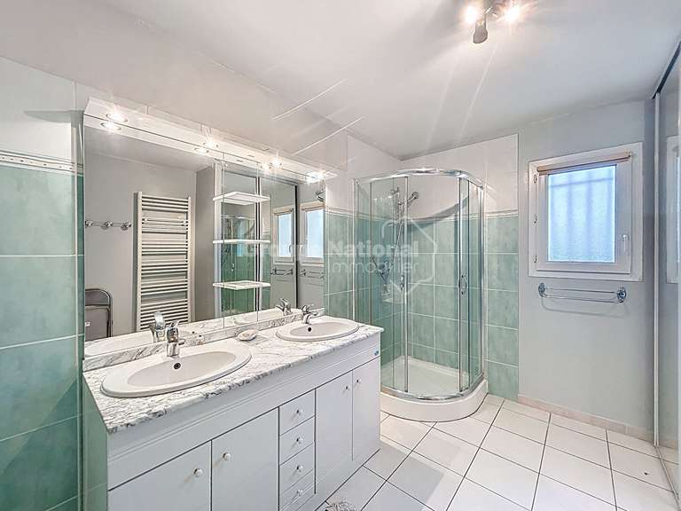 Maison Beaucaire - 6 chambres - 277m²