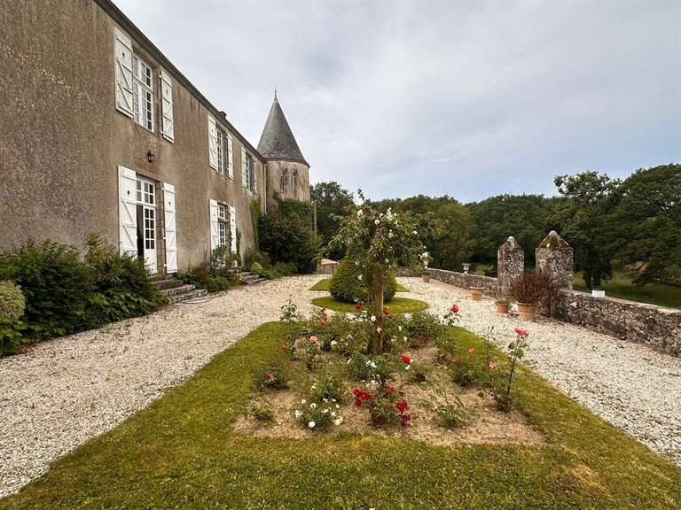 Château Beaulieu-sous-la-Roche - 6 chambres - 450m²