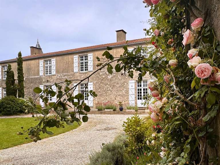 Château Beaulieu-sous-la-Roche - 6 chambres - 450m²