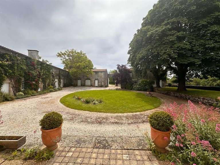 Château Beaulieu-sous-la-Roche - 6 chambres - 450m²
