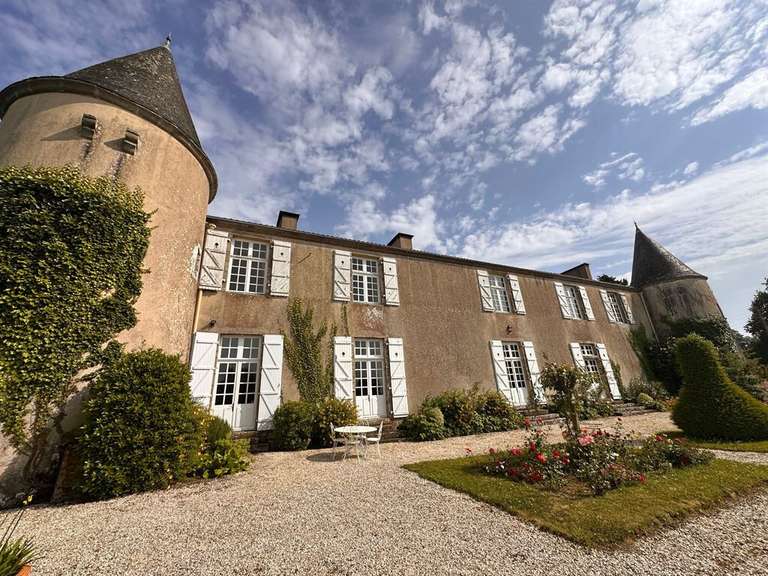 Château Beaulieu-sous-la-Roche - 6 chambres - 450m²