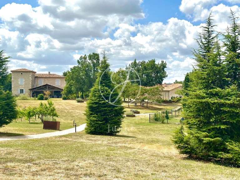 Propriété Beaumont-de-Lomagne - 11 chambres - 1000m²