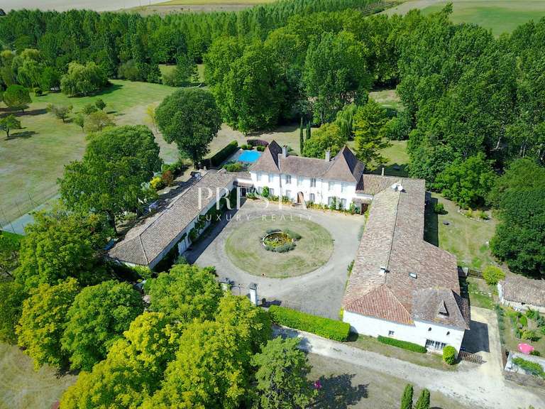 Maison Beaumont-du-Périgord - 10 chambres - 810m²