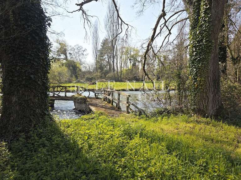Château Beaumont-le-Roger - 16 chambres - 712m²