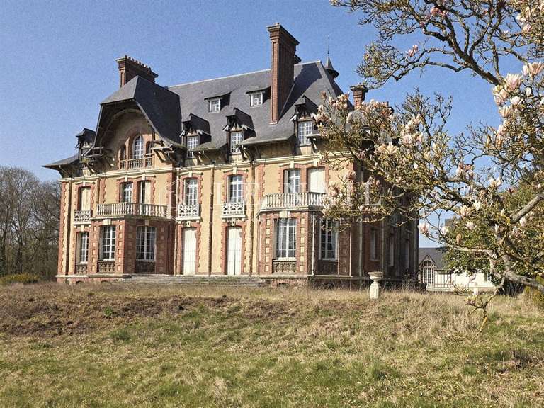 Château Beaumont-le-Roger - 16 chambres - 712m²