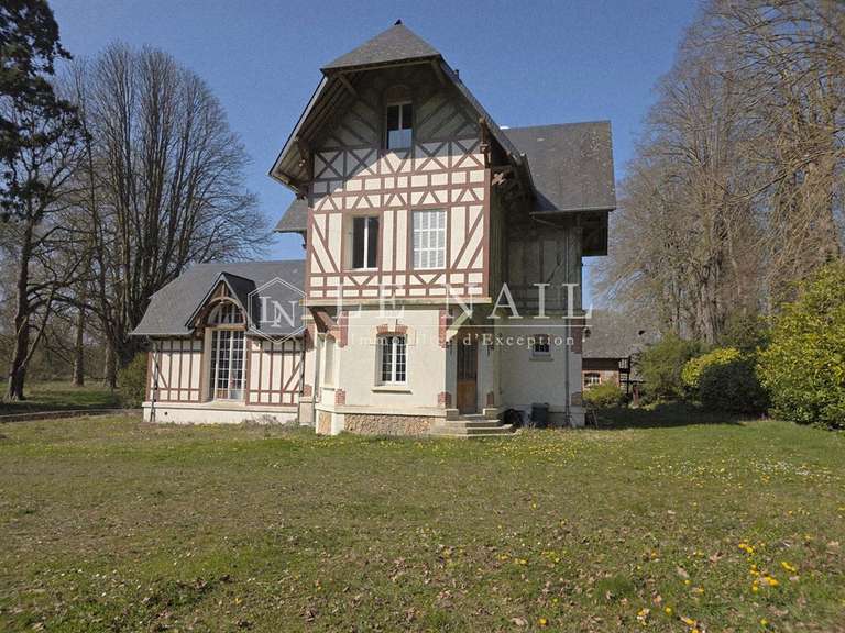 Château Beaumont-le-Roger - 16 chambres - 712m²