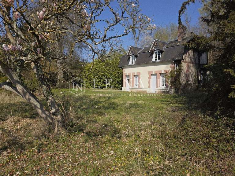 Château Beaumont-le-Roger - 16 chambres - 712m²