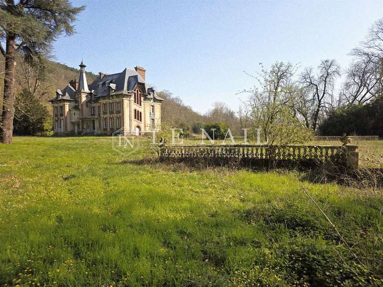 Château Beaumont-le-Roger - 16 chambres - 712m²