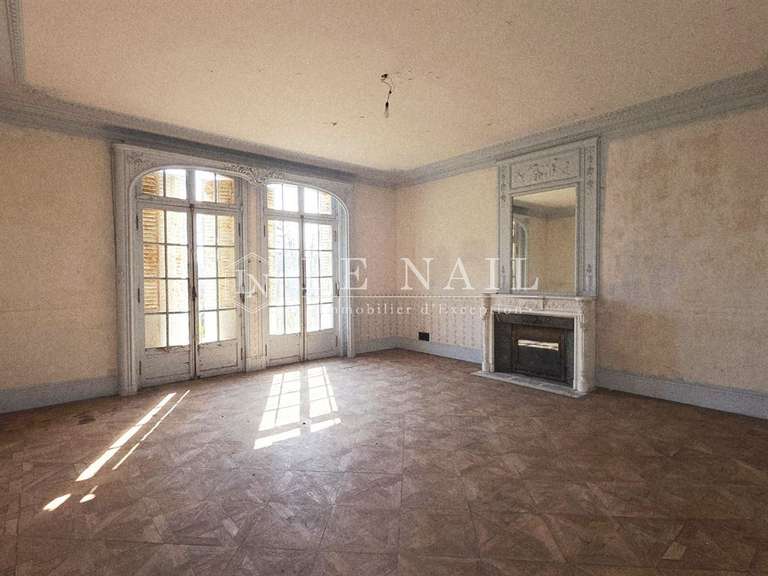 Château Beaumont-le-Roger - 16 chambres - 712m²
