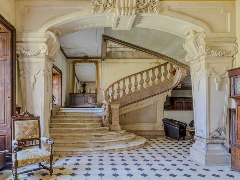 Castle Beaune - 20 bedrooms - 1700m²