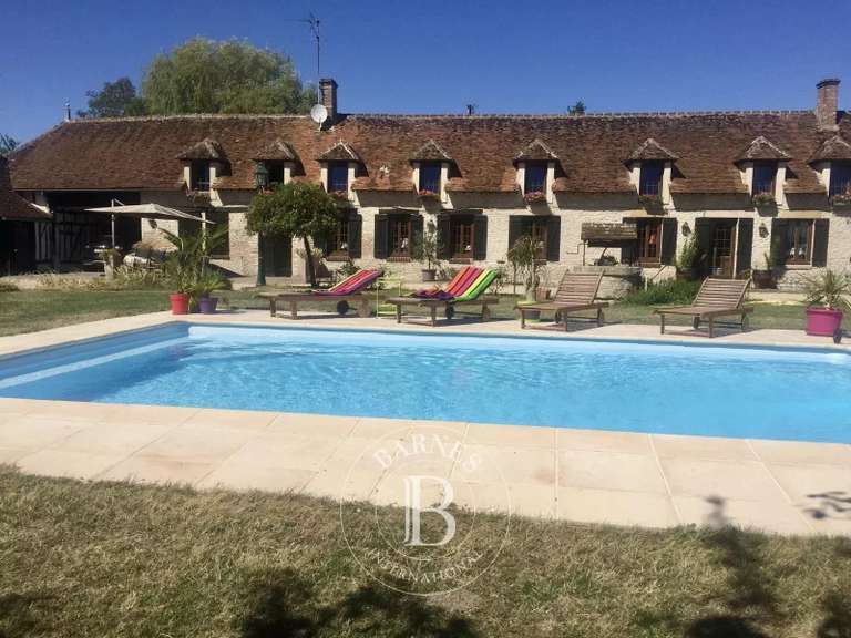 House Beaune-la-Rolande - 4 bedrooms - 286m²