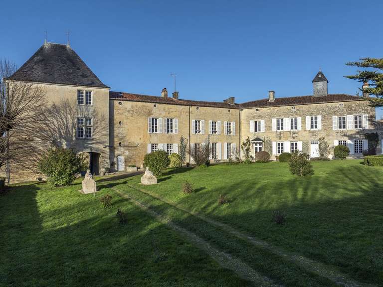 Maison Beauvoir-sur-Niort - 10 chambres - 625m²