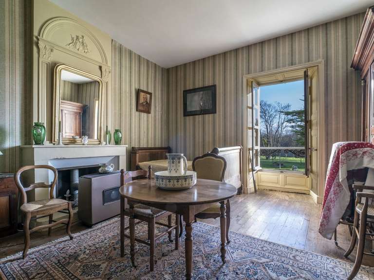 Maison Beauvoir-sur-Niort - 10 chambres - 625m²