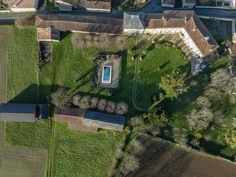 Maison Beauvoir-sur-Niort - 10 chambres - 625m²