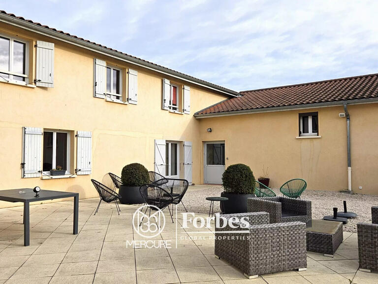 Propriété Belleville-en-Beaujolais - 16 chambres - 1300m²
