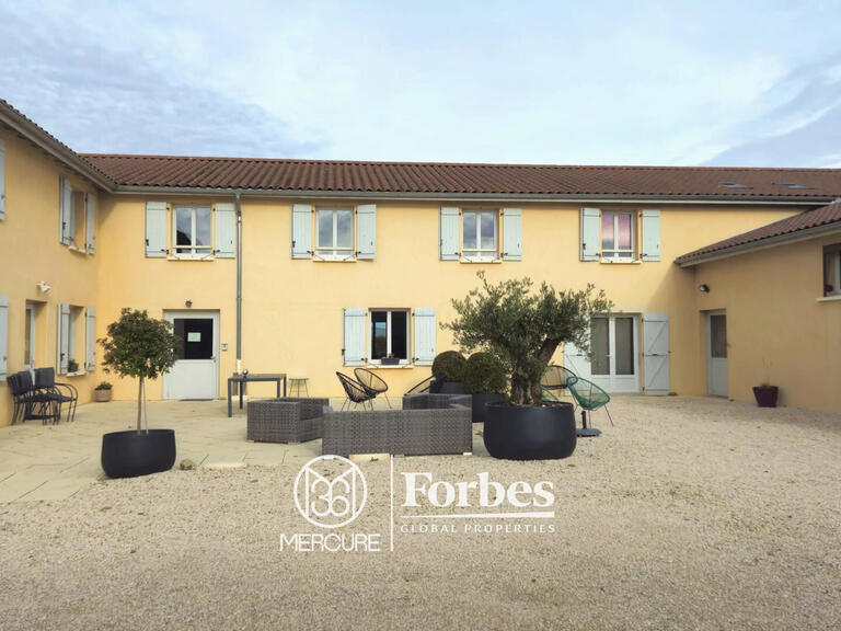 Propriété Belleville-en-Beaujolais - 16 chambres - 1300m²