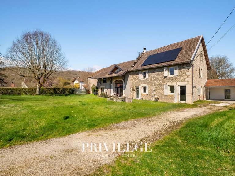 Maison Belley - 5 chambres - 230m²