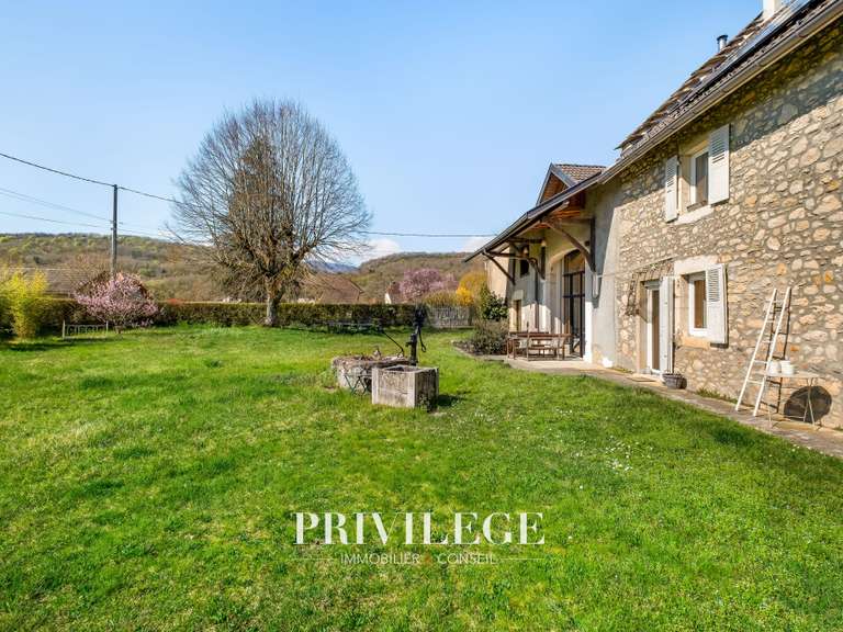 Maison Belley - 5 chambres - 230m²