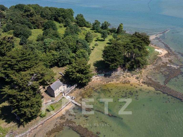 Propriété Belz - 6 chambres - 58620m²
