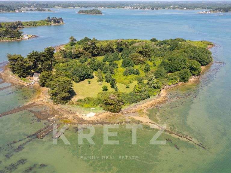 Propriété Belz - 6 chambres - 58620m²