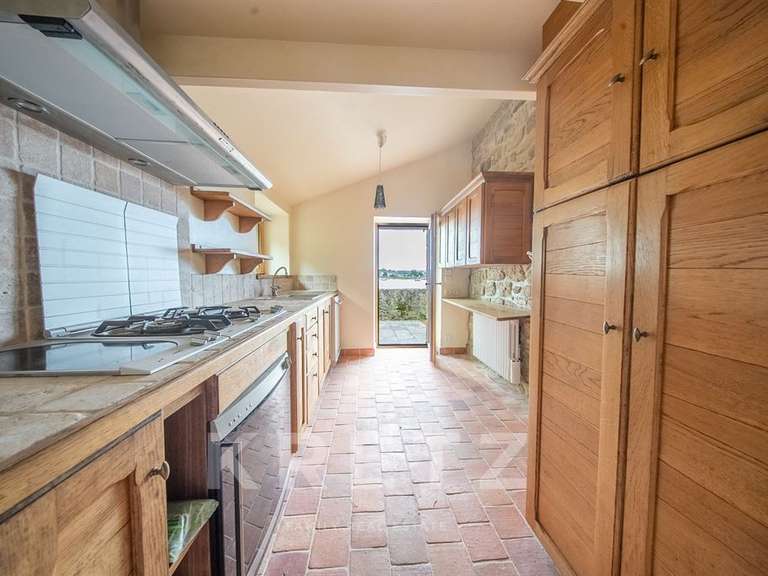 Propriété Belz - 6 chambres - 58620m²