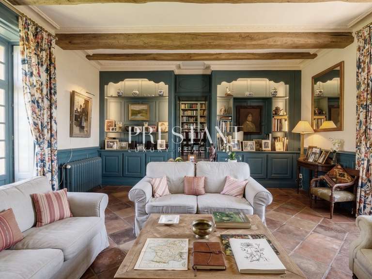 House Bergerac - 10 bedrooms - 878m²