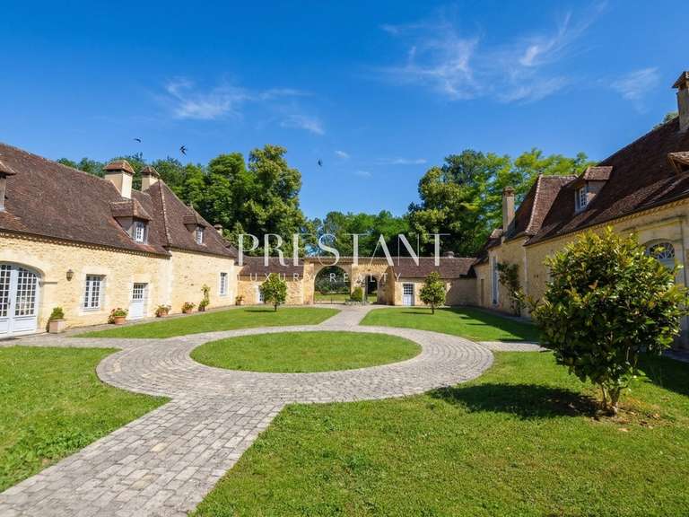 House Bergerac - 10 bedrooms - 878m²