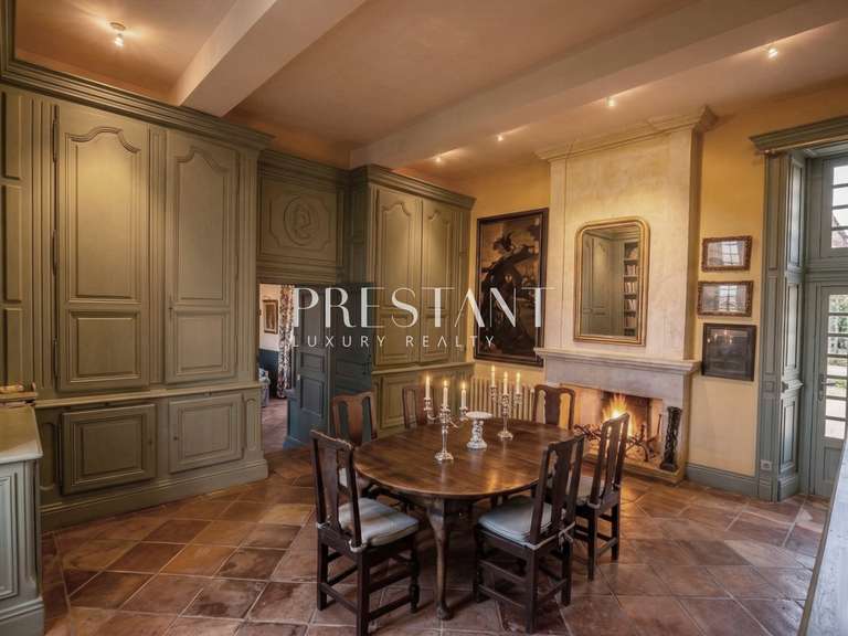 House Bergerac - 10 bedrooms - 878m²