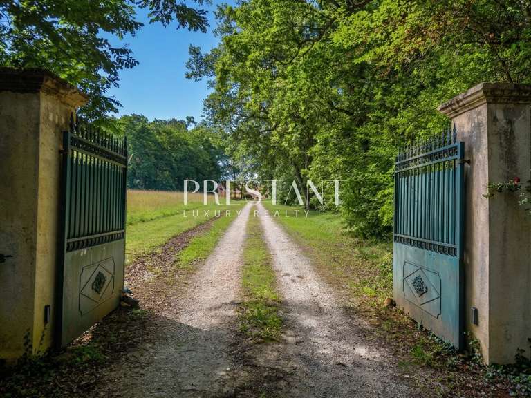 House Bergerac - 10 bedrooms - 878m²