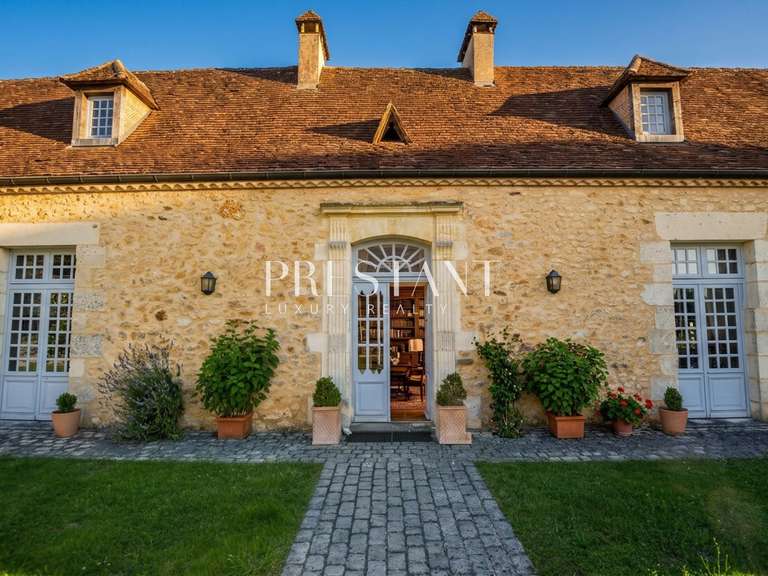 House Bergerac - 10 bedrooms - 878m²
