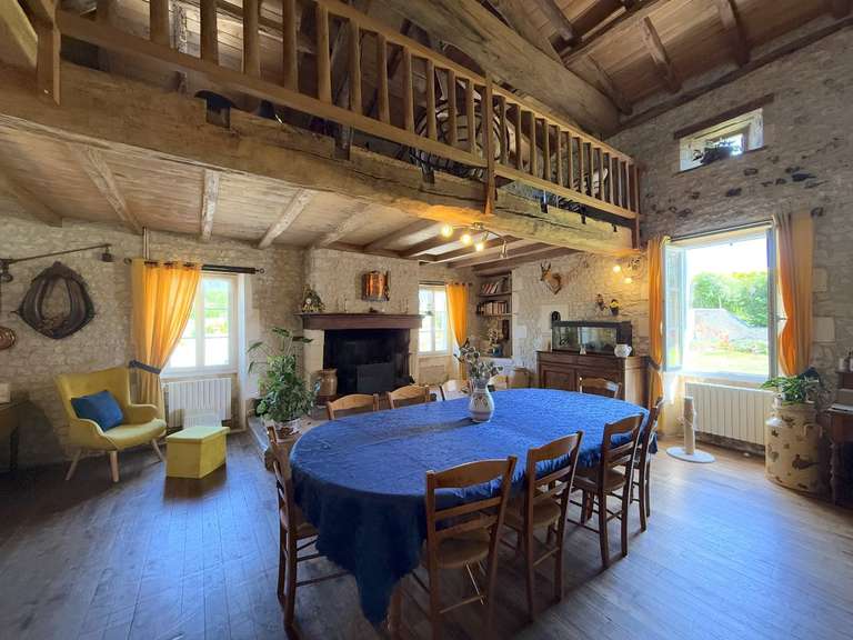 House Berneuil - 8 bedrooms - 314m²