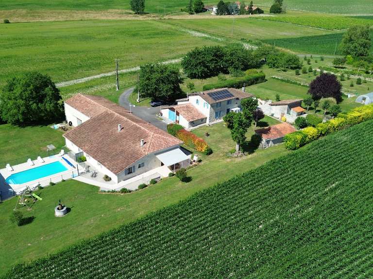 House Berneuil - 8 bedrooms - 314m²