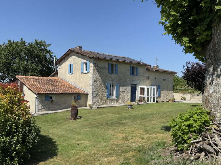House Berneuil - 8 bedrooms - 314m²
