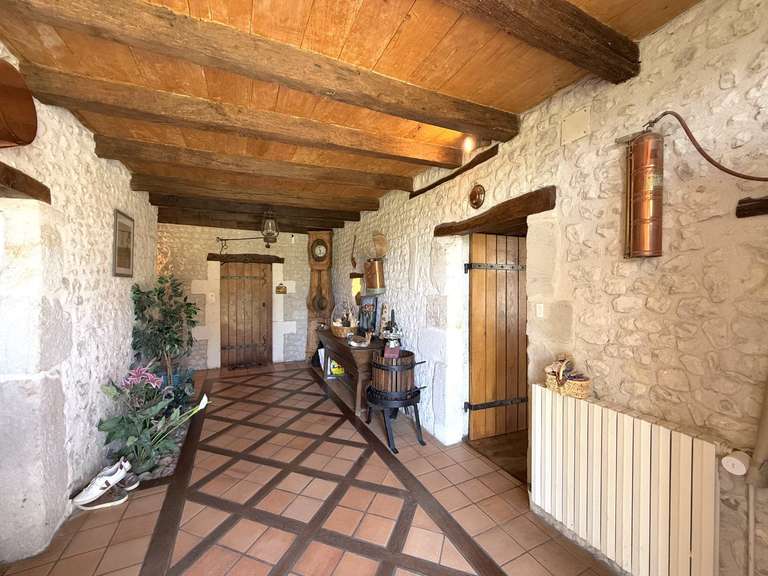 House Berneuil - 8 bedrooms - 314m²