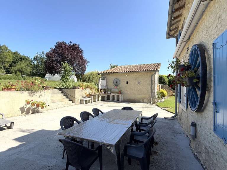House Berneuil - 8 bedrooms - 314m²