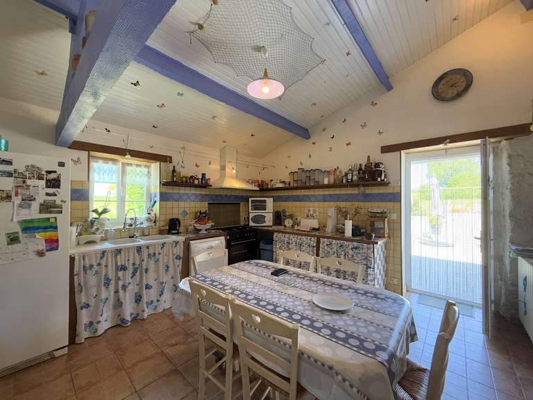 House Berneuil - 8 bedrooms - 314m²