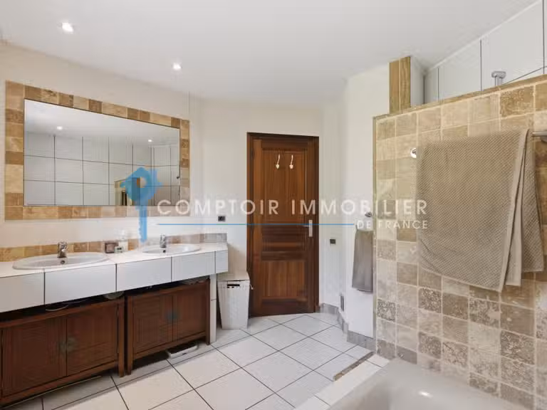 Maison Bernin - 5 chambres - 258m²