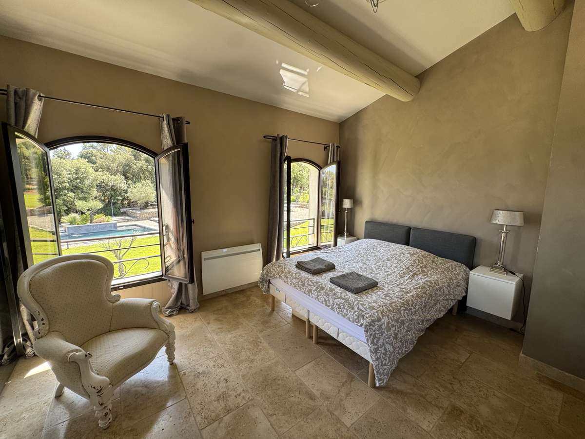 Unusual property Besse-sur-Issole