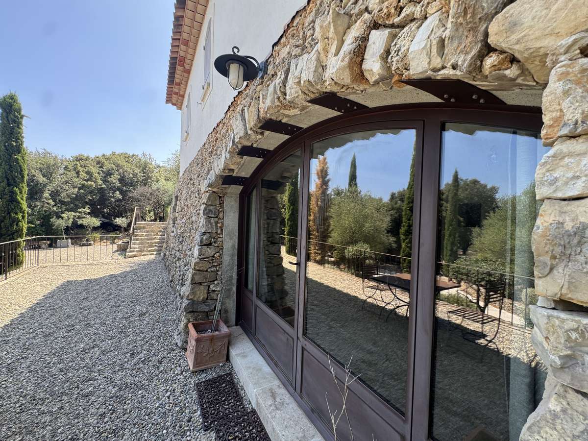 Unusual property Besse-sur-Issole