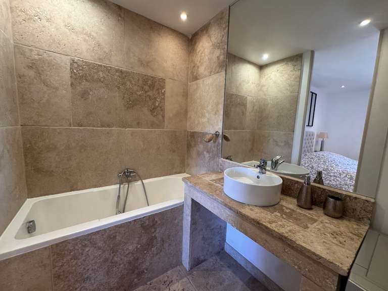 Unusual property Besse-sur-Issole - 5 bedrooms - 238m²