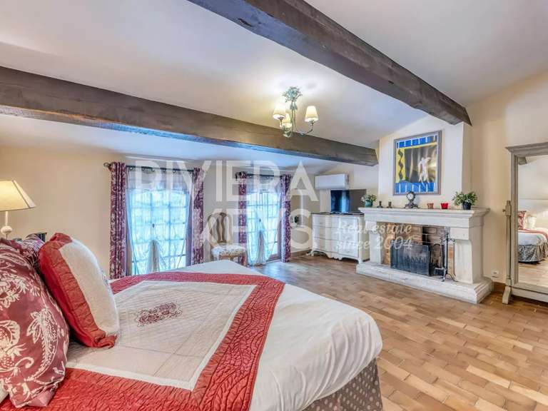 Maison Besse-sur-Issole - 10 chambres - 870m²