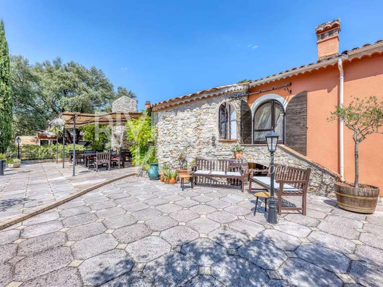 Maison Besse-sur-Issole - 10 chambres - 870m²