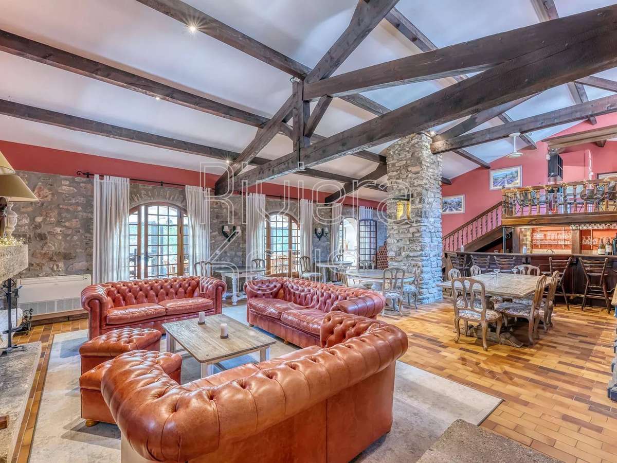 House Besse-sur-Issole