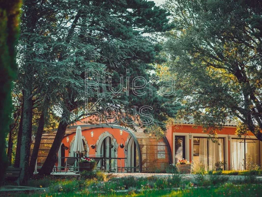 House Besse-sur-Issole