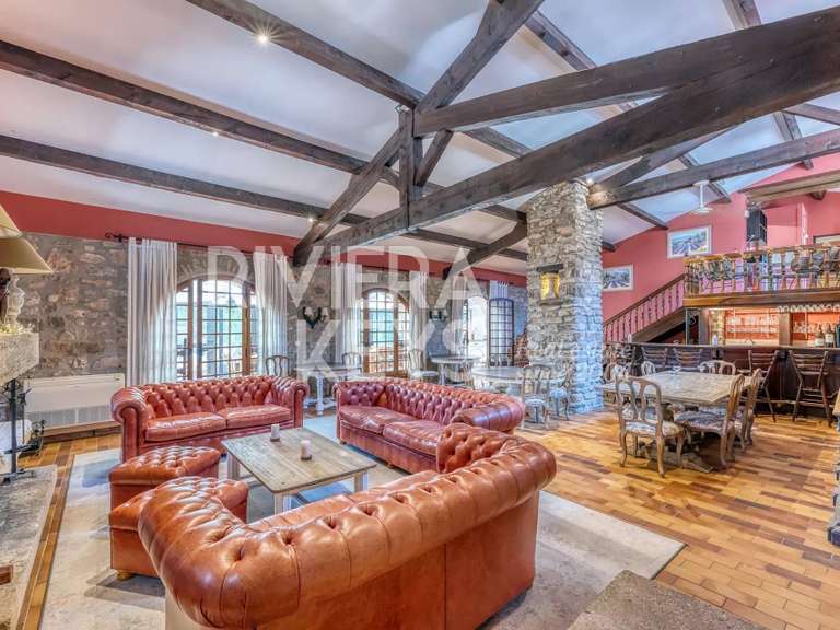 Maison Besse-sur-Issole - 10 chambres - 870m²