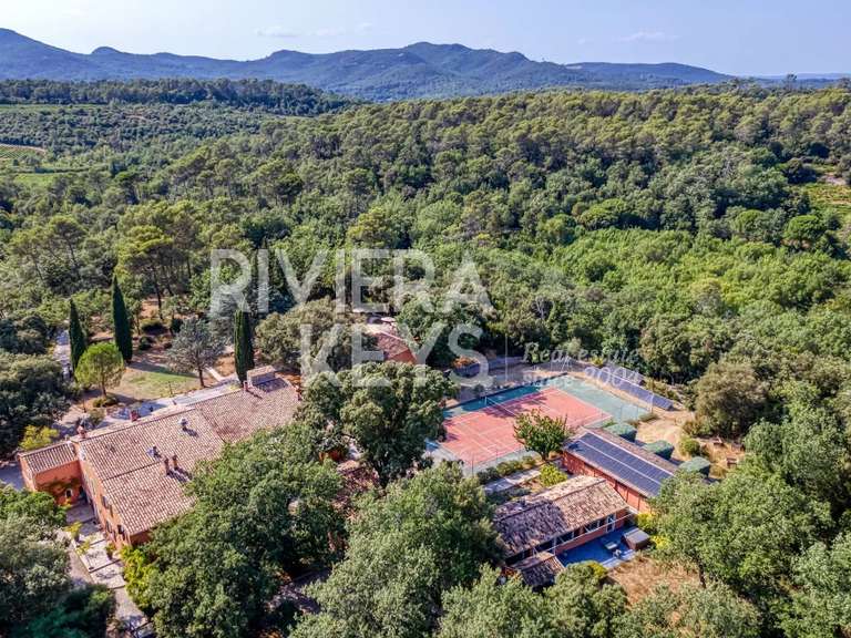 Maison Besse-sur-Issole - 10 chambres - 870m²