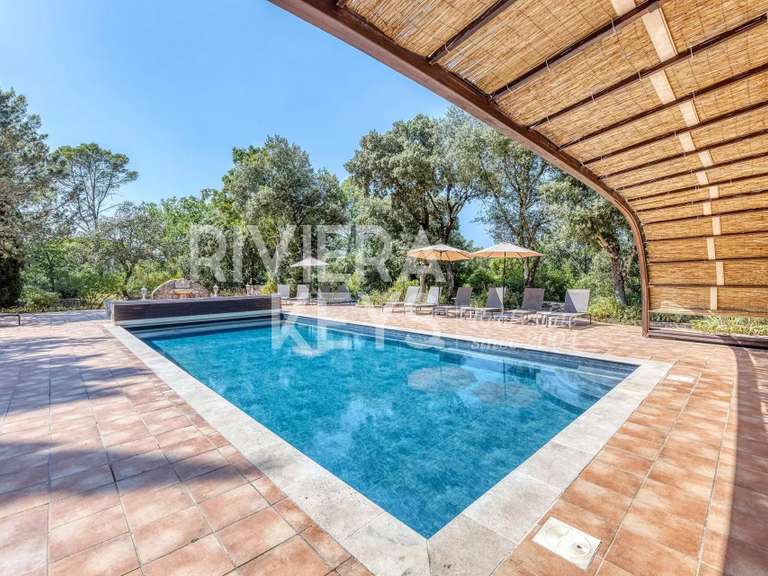 Maison Besse-sur-Issole - 10 chambres - 870m²