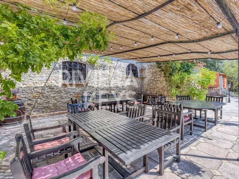 Maison Besse-sur-Issole - 10 chambres - 870m²