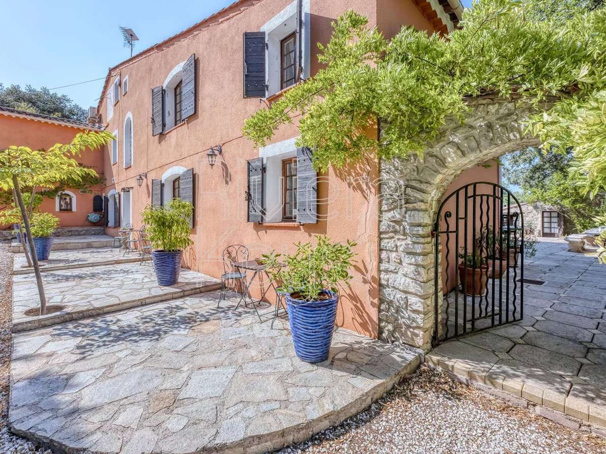 House Besse-sur-Issole