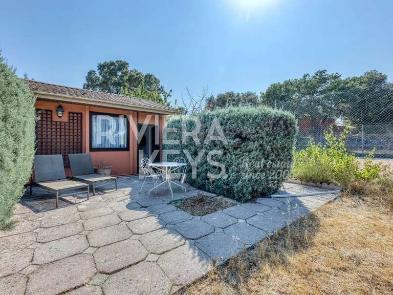 Maison Besse-sur-Issole - 10 chambres - 870m²